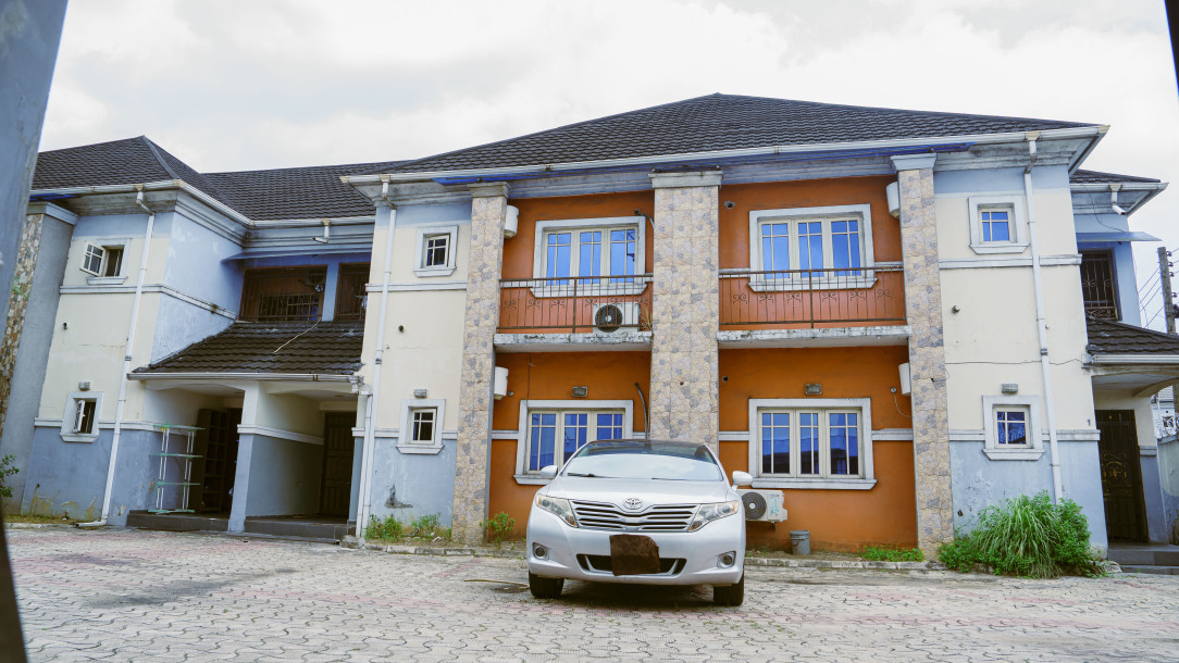 Three (3) units of luxurious 4-bedroom en-suite terrace duplexes.-1